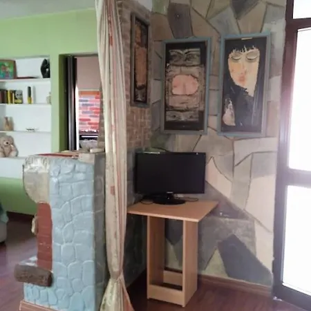Artistic City Haven With Garden Διαμέρισμα