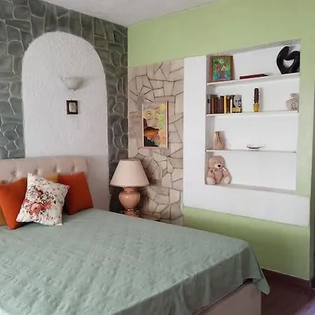 Διαμέρισμα Artistic City Haven With Garden *